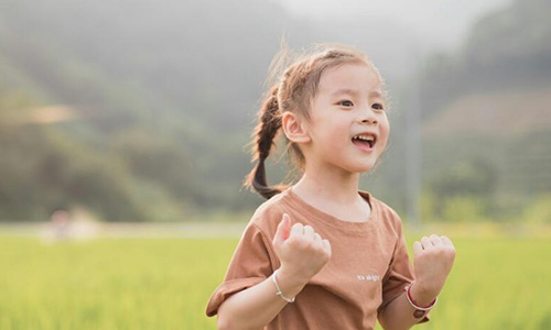 让座给老年人英语？家人可以听得懂吗